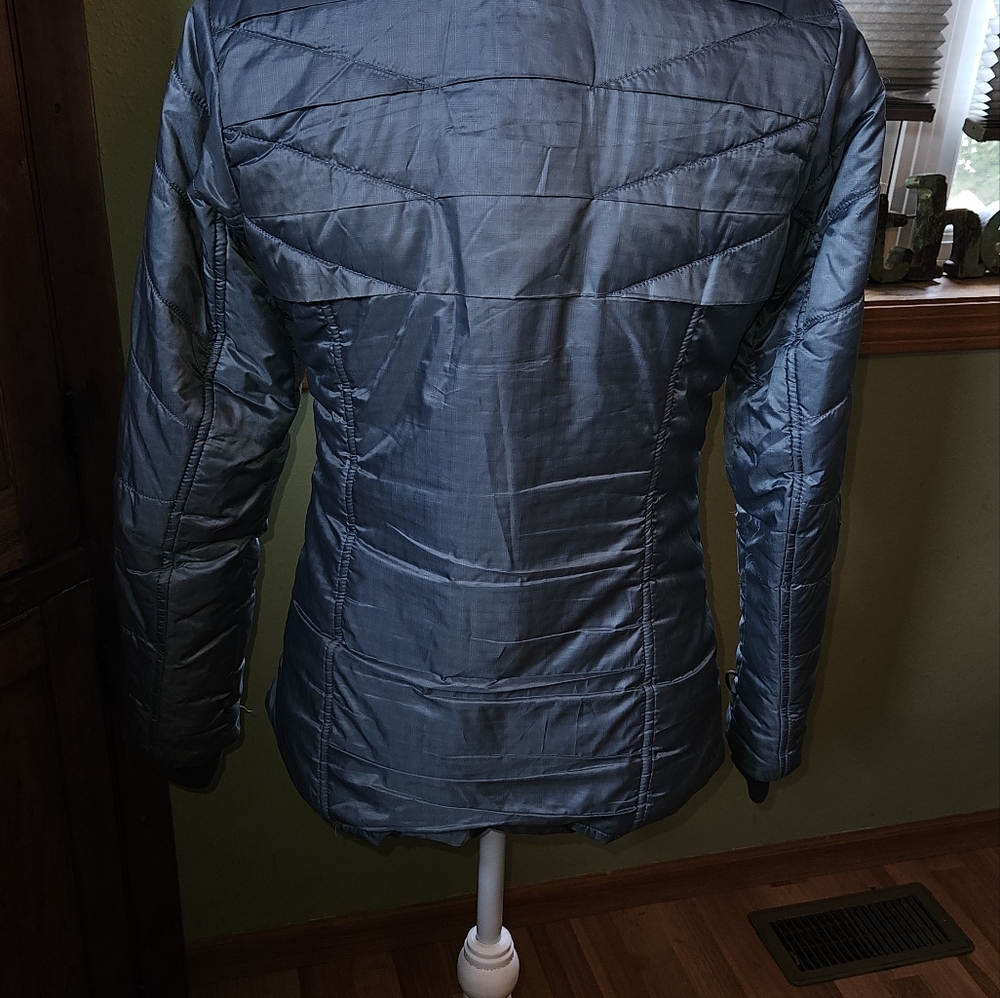 Columbia Omni Heat Size Small Jacket. - Picture 3 of 7